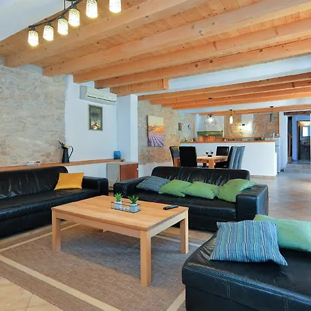 別荘 Mit Privatpool Fuer 10 Personen Ca 160 Qm In Batlug, Istrien Binnenland Von Istrien