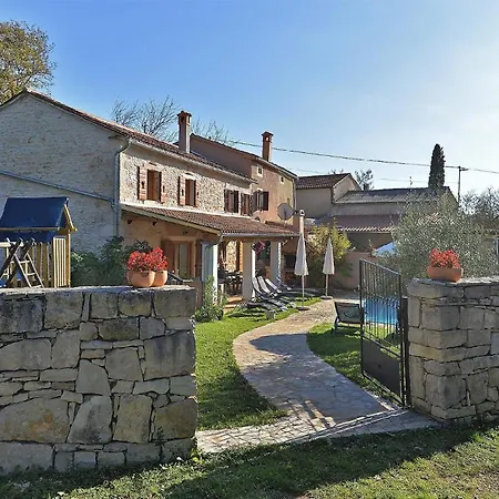 Mit Privatpool Fuer 10 Personen Ca 160 Qm In Batlug, Istrien Binnenland Von Istrien 別荘 Žminj